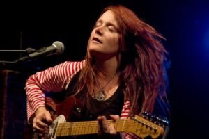 Biography – Carolyn Wonderland